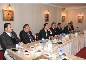 Vali Yazıcı: "Vatandaşı Güler Yüzle Karşılayın"