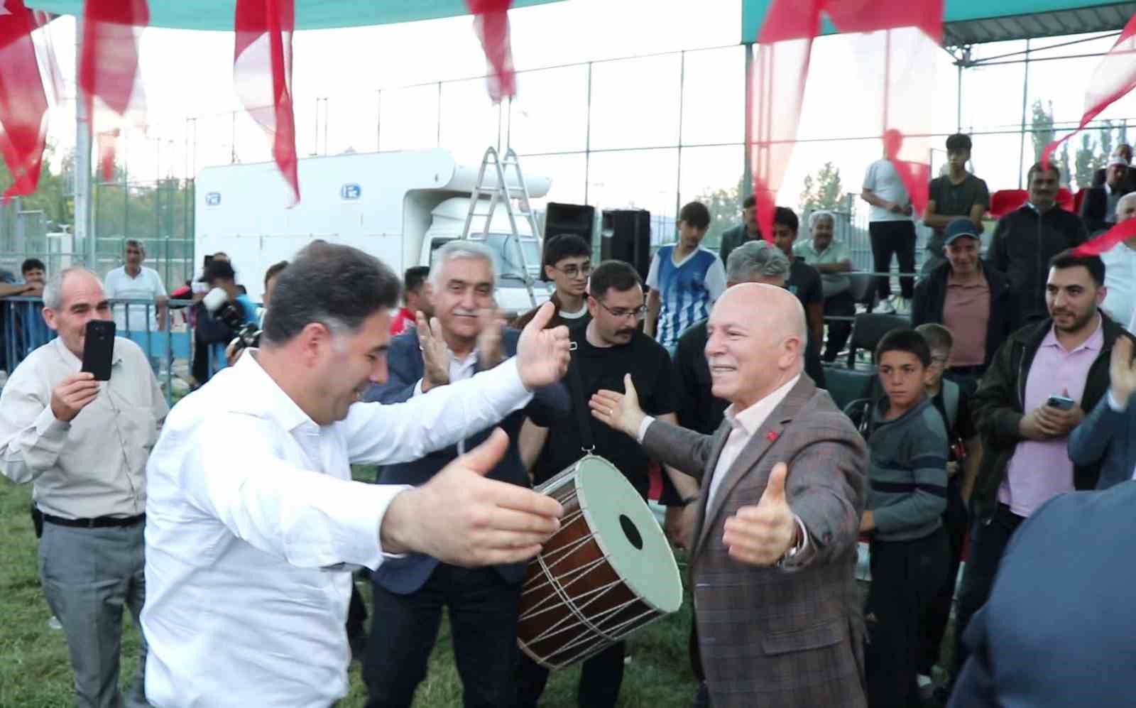 baskan-sekmen-davul-zurnanin-sesi-gelince-dayanamadi