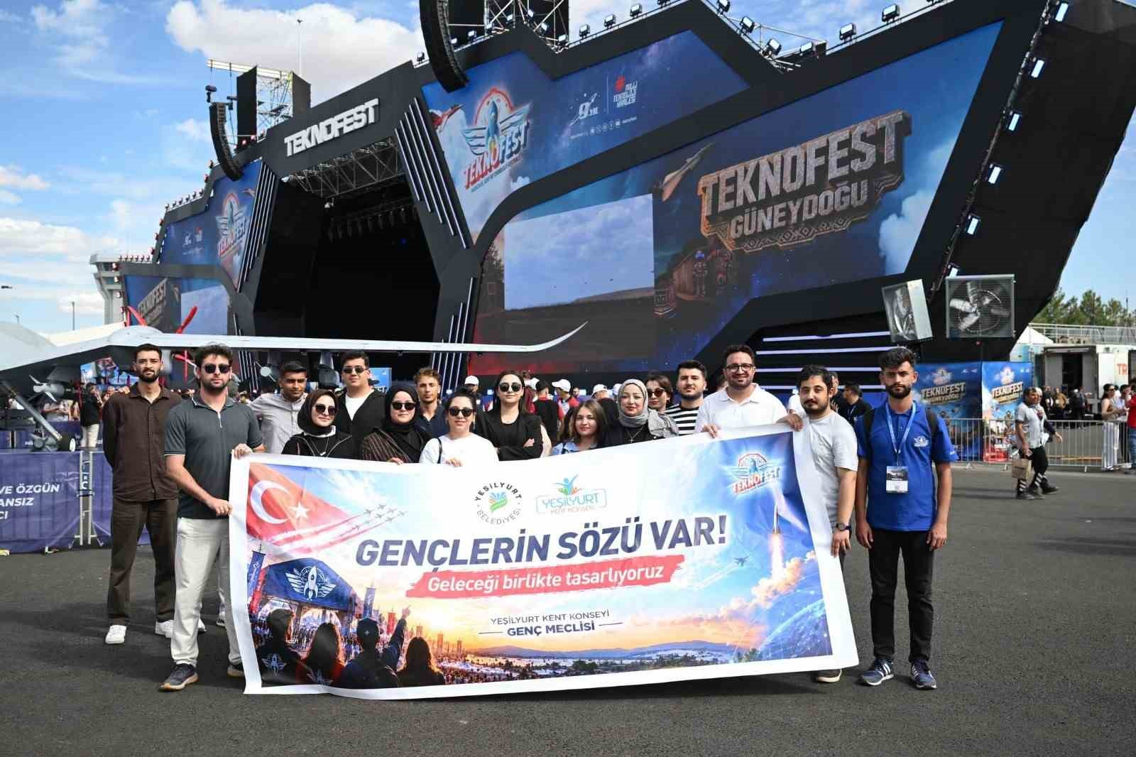 yesilyurt-belediyesi-nden-genclere-teknofest-gezisi