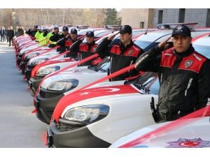 İş Adamlarından Emniyete Araç Desteği