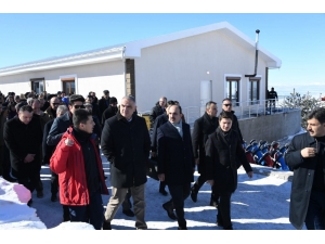 Bakan Ersoy Aladağ Kayak Merkezinde İncelemelerde Bulundu