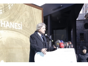 Tarihe Destek, Eğitime Hizmet