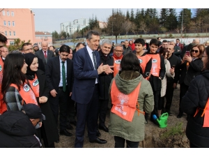 Meb Ve Tema ’Toprak Dede’ Anısına Fidan Dikti
