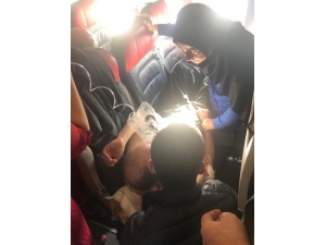 Uçakta Fenalaşan Yolcuya İlk Müdahaleyi Milletvekili Çelebi Yaptı