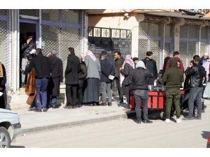 Haberi Duyan Suriyeliler Gümrük Kapısına Akın Etti