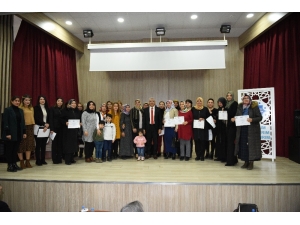 Kadın Kursiyerlere Sertifikaları Törenle Verildi