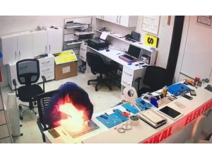 Batarya Patladı, Cep Telefonu Tamircisi Ölümden Döndü