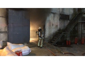 Esenyurt’ta Mobilya Atölyesi Alev Alev Yandı