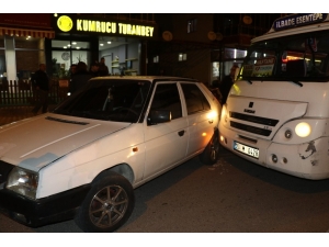 Seyir Halindeki Dolmuş Şoförünün Kafasına Tabanca Kabzasıyla Vurdu