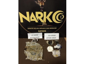 Uyuşturucu Tacirleri Suçüstü Yakalandı