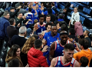 Lider Anadolu Efes, Zorlu Real Madrid Deplasmanında
