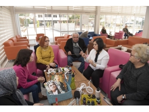 Atık Malzemeler Emeklilerin Ellerinde Şekilleniyor