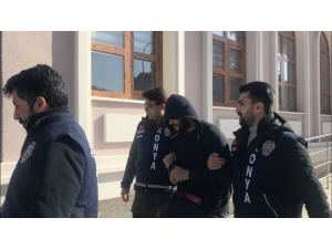 Market Sahibini Gasp Eden Cezaevi Firarisi Gizli Bölmede Yakalandı