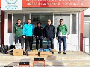 Geleceğin Yüzücülerine Ekipman Desteği