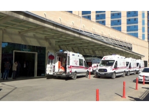 Odun Yerine Ayağını Kesti