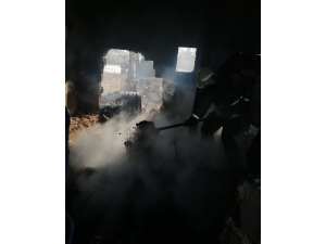 Erciş’te Odunluk Ve Kiler Yangını