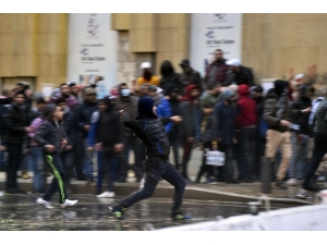 Lübnan’da Göstericiler Yeni Hükümeti Protesto Etti