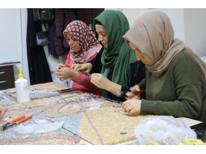 Taşların Kraliçeleri Mozaikleri Yeniden Şekillendiriyor