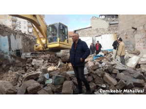 Metruk Ev Temizlikleri Devam Ediyor