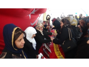 İto Üyeleri Eşleri İle Birlikte Evlat Nöbeti Tutan Aileleri Ziyaret Etti