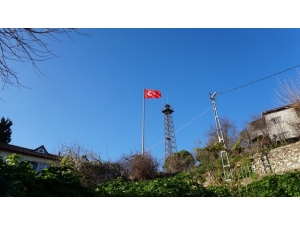 Dev Türk Bayrağı İzmit’te Dalgalanmaya Başladı