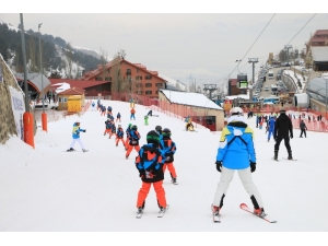 Aziziyeli Çocuklar Geleceğe Kayıyor