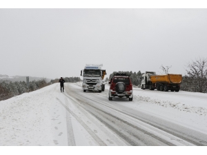 Kar Yolda Bıraktı