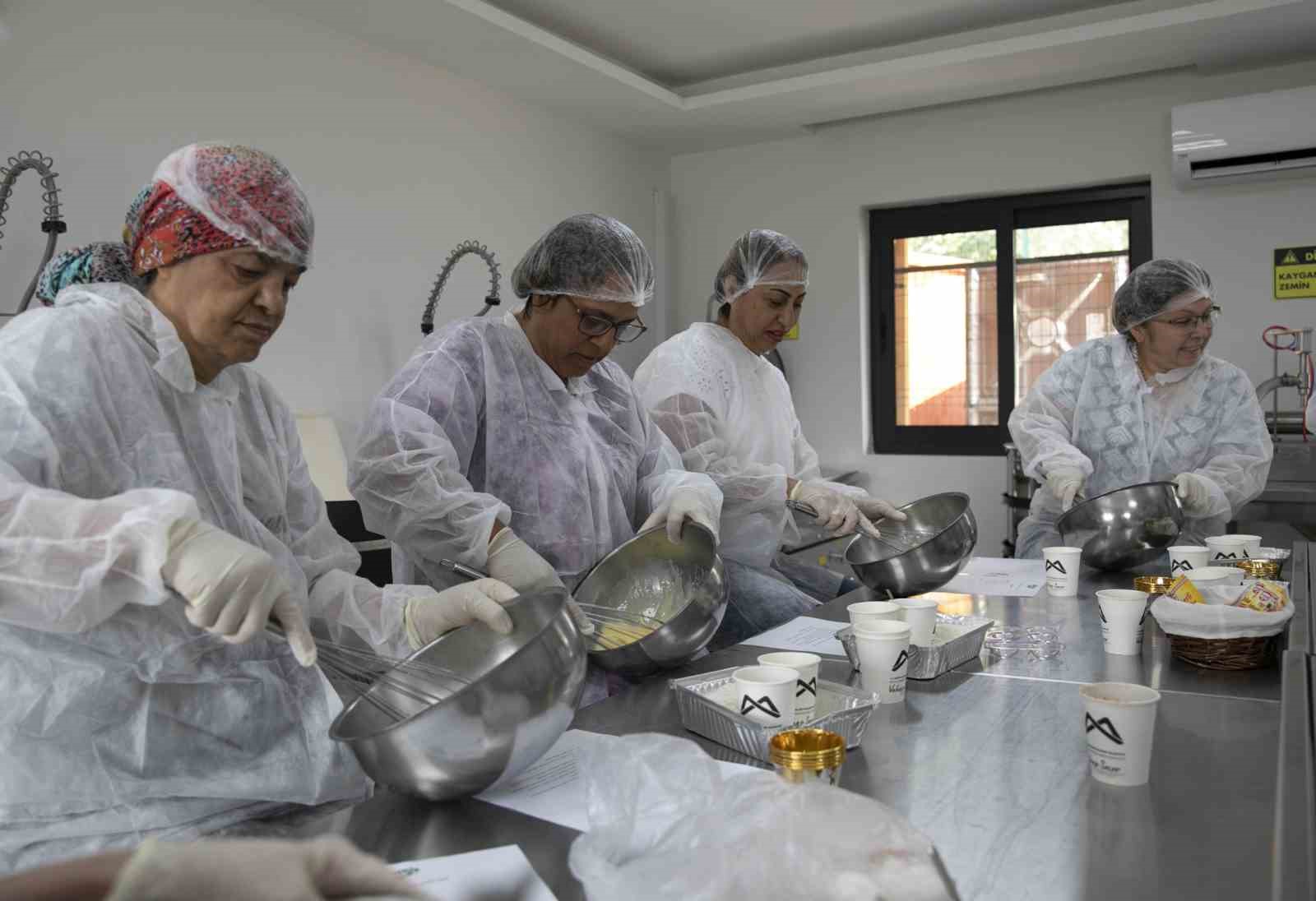 mersin-in-tescilli-kan-portakali-mutfak-atolyesinde-islendi