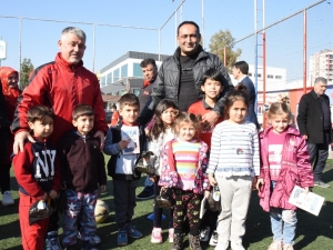 Yılmaz, Minik Sporcuları Antrenmanlarında Ziyaret Etti
