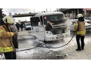 E-5’te Servis Minibüsü Alev Aldı
