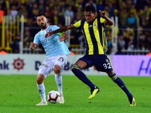Başakşehir, Fenerbahçe Deplasmanında Zorlanıyor