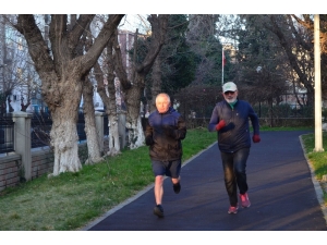 40 Yıldır Koşuyor, Şimdi Yarışa Hazırlanıyor