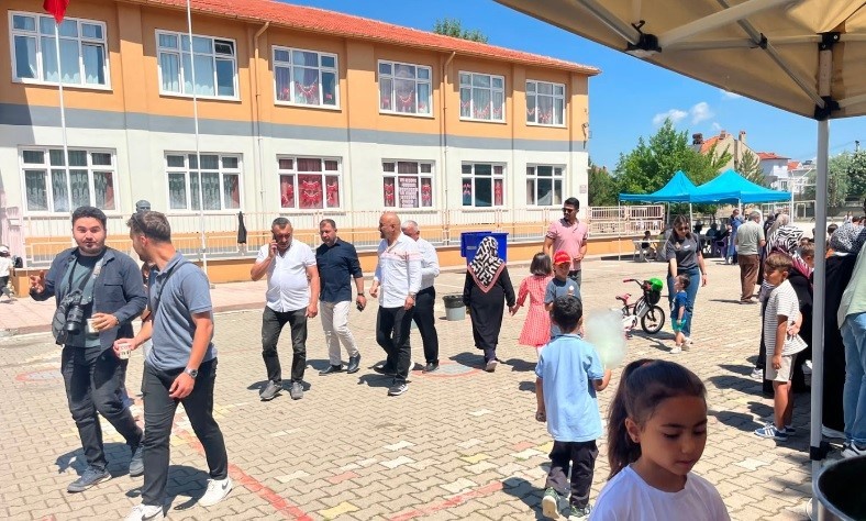 tavsanli-da-okulda-hayir-carsisi-duzenlendi