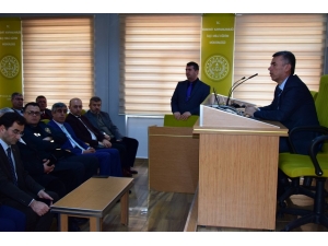 Edremit’te Muhtarlara Bilgilendirme Toplantısı Yapıldı