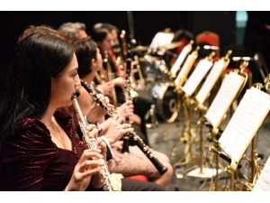 Bilecikliler Musa Göçmen Çoksesli Gösterisini Ayakla Alkışladı