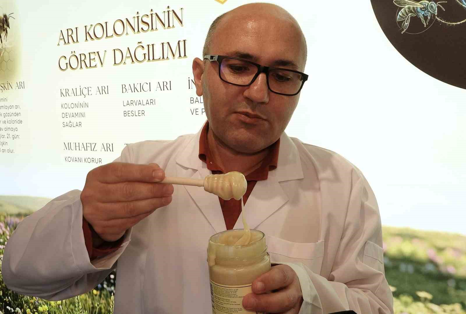 bu-da-beyaz-bal-goren-once-inanmiyor-ama-tamamen-gercek-ve-dogal-bal