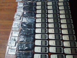 Kütahya’da Kaçak 114 Adet Tuşlu Cep Telefonu Ele Geçirildi