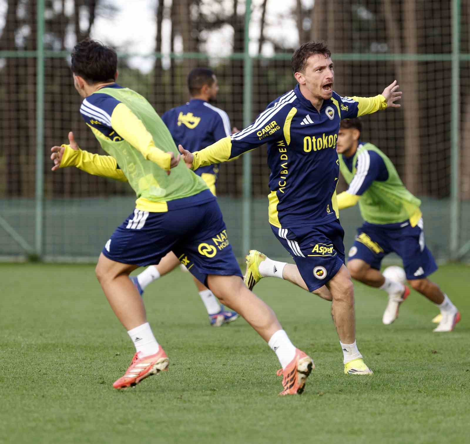 fenerbahce-caykur-rizespor-maci-hazirliklarini-surdurdu