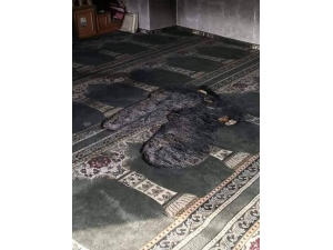 İsrailli Bir Grup Kudüs’ün Güneyindeki Bir Camiyi Tahrip Etti