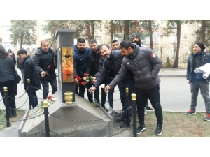 Diyarbakırspor’dan Ali Gaffar Okkan’a Karanfilli Anma