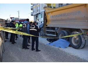 Hafriyat Kamyonu Belediye İşçisini Ezdi: 1 Ölü