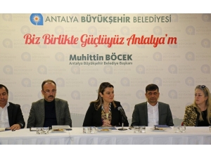 Genel Sekreteri Cansel Tuncer, İşletme İhalesi İptal Edilen Konyaaltı Sahili’ndeki Alt Kiracılarla Biraya Geldi