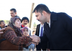 Bakan Kurum Depremde Hasar Gören Mahalleleri Gezdi