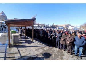 Aiçü Rektörü Prof. Dr. Karabulut’un Kayınvalidesi Toprağa Verildi