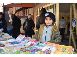 Yunusemreli Sporcular 500 Kitap Bağışladı