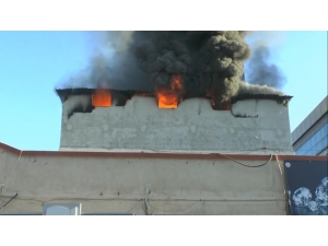 Pastanede Çıkan Yangın 1 Saatte Söndürüldü