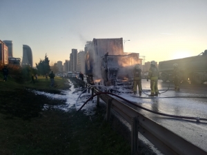 Esenyurt Tem Bağlantı Yolunda Tır Alev Alev Yandı