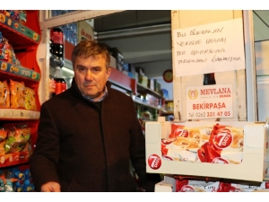 Hayır Sever Vatandaş Mahallelinin Bakkala Olan Borcunu Kapattı