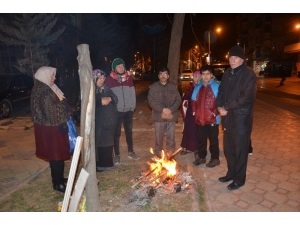 Malatya Halkı Geceyi Sokakta Geçiriyor