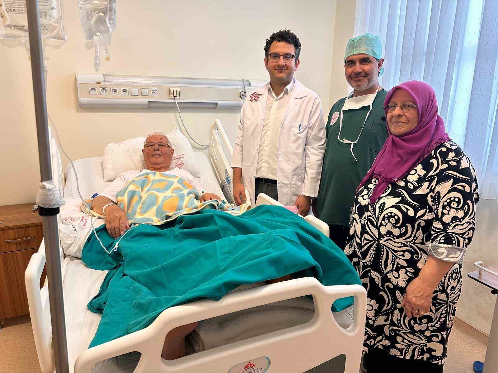 saray-devlet-hastanesi-nde-bir-ilk-total-diz-protezi-ameliyatlari-gerceklestirildi